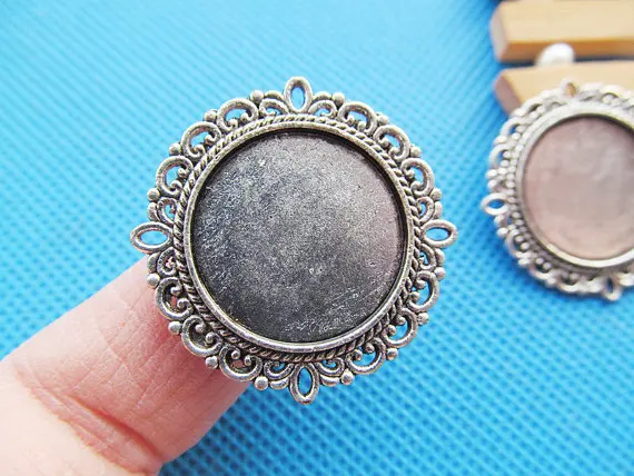 

50pcs Antique Silver/Antique Bronze Flower Border Base Setting Tray Bezel Pendant Charm,fit 20mm Round Cabochon/Picture/Cameo