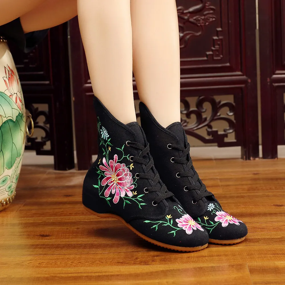 Veowalk Flower Embroidered Women Cotton Short Ankle Boots Ladies Comfortable Lace Up Canvas Booties Chinese Embroidery Shoes