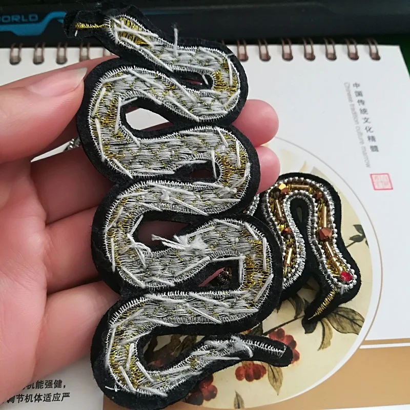 Sale 2Pcs handmade snake patch paste bag, shloes diy decoration material snake patch applique Z230