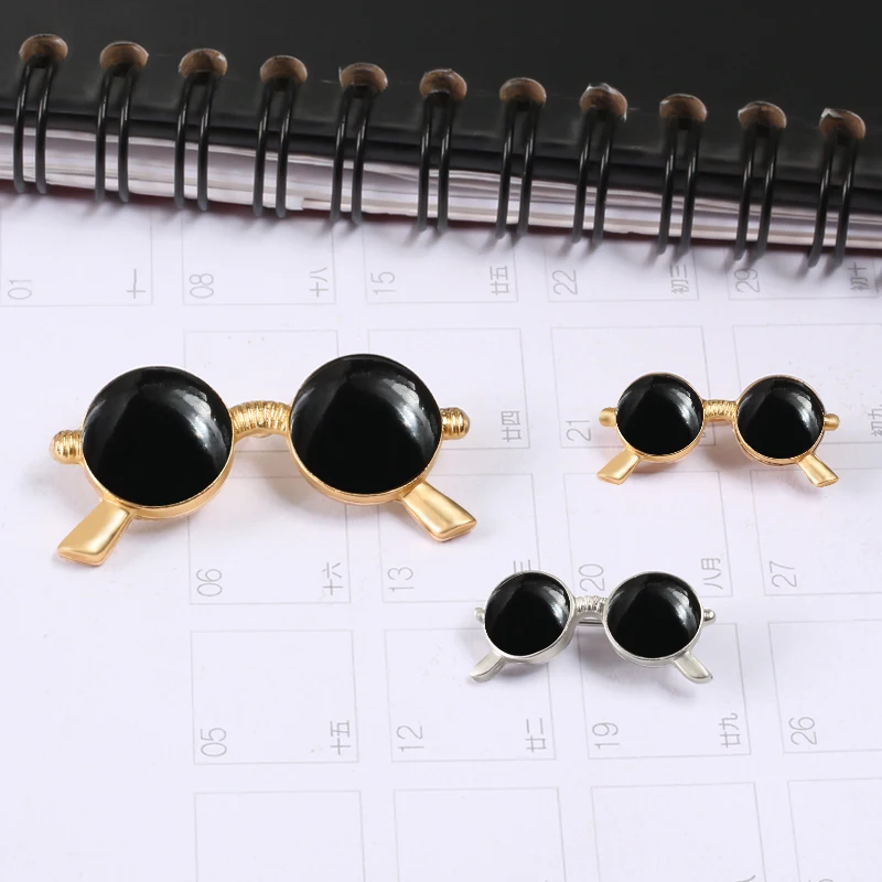 Retro Cute Black Sunglasses Brooch Lapel Pin Suit Shirt enamel pins Fashion denim clothes Accessories Wedding Jewelry Gifts