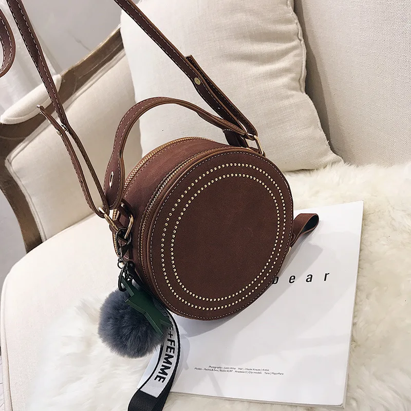 Small Round Crossbody Bags for Women Handbags Rivet Pu Leather Shoulder Bags Women Circle Purse Cute Star Pendant Messenger Bag