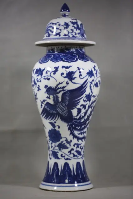 

Exquisite Chinese Antique Old-style Blue and white porcelain Pot / Jar with Qianlong Mark