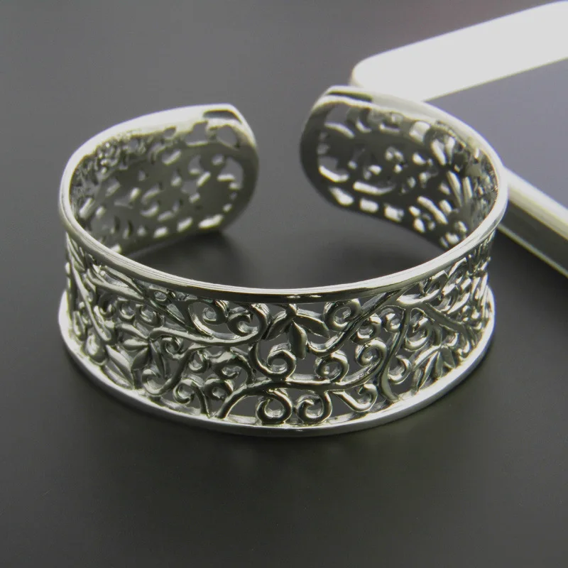 

S925 Sterling Silver Retro Thai Silver Wide Version Of The Retro Hollow Pattern Open Ended Ladies Atmosphere Bangle