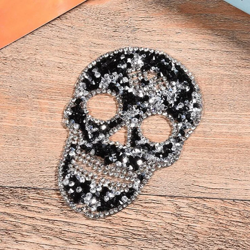 1Pcs Fun Rhinestones skull Embroidered Patch Iron on Sewing Crystal Applique For Jeans Clothing Decorations