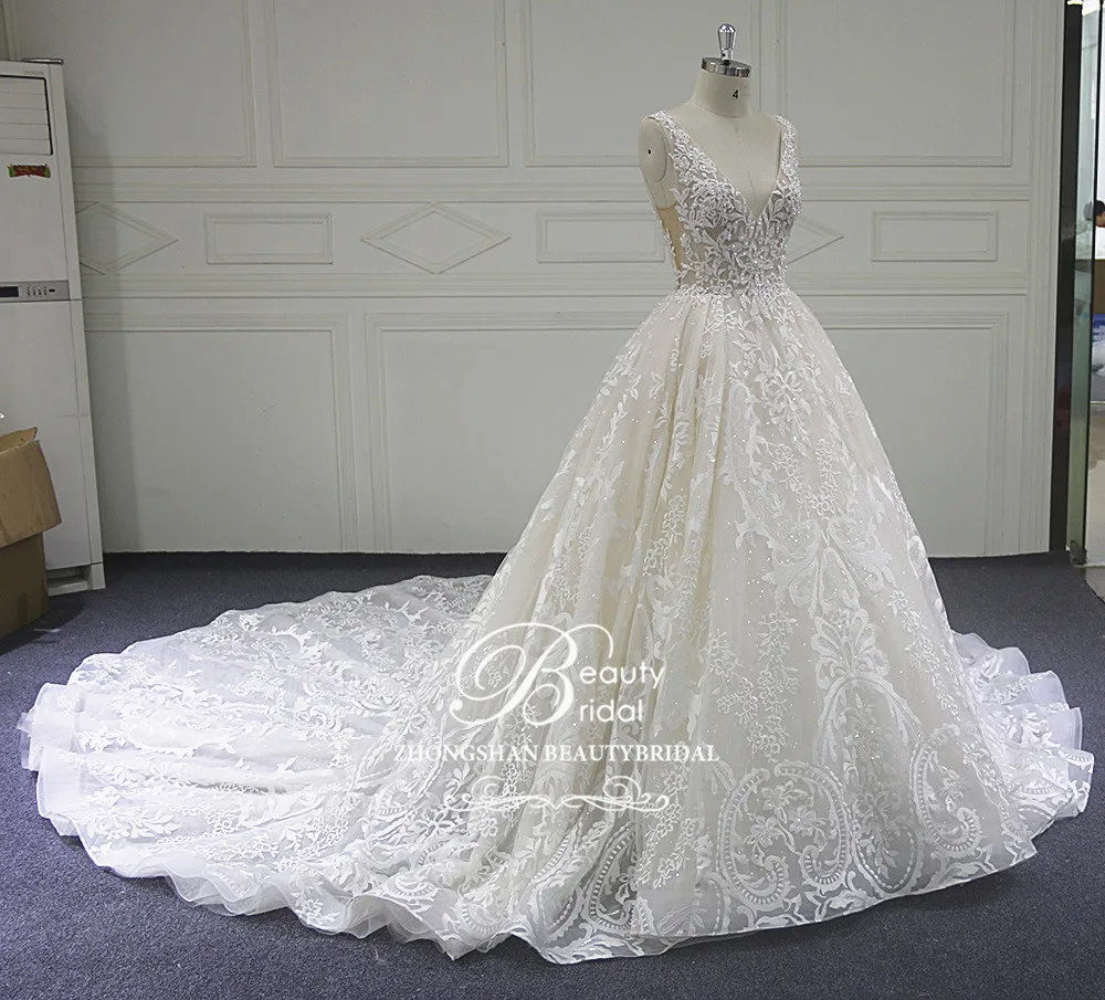 Women dress Luxury backless wedding dress custom made Chapel Train lace shoulders Vintage with Crystal bridal gown XF18016