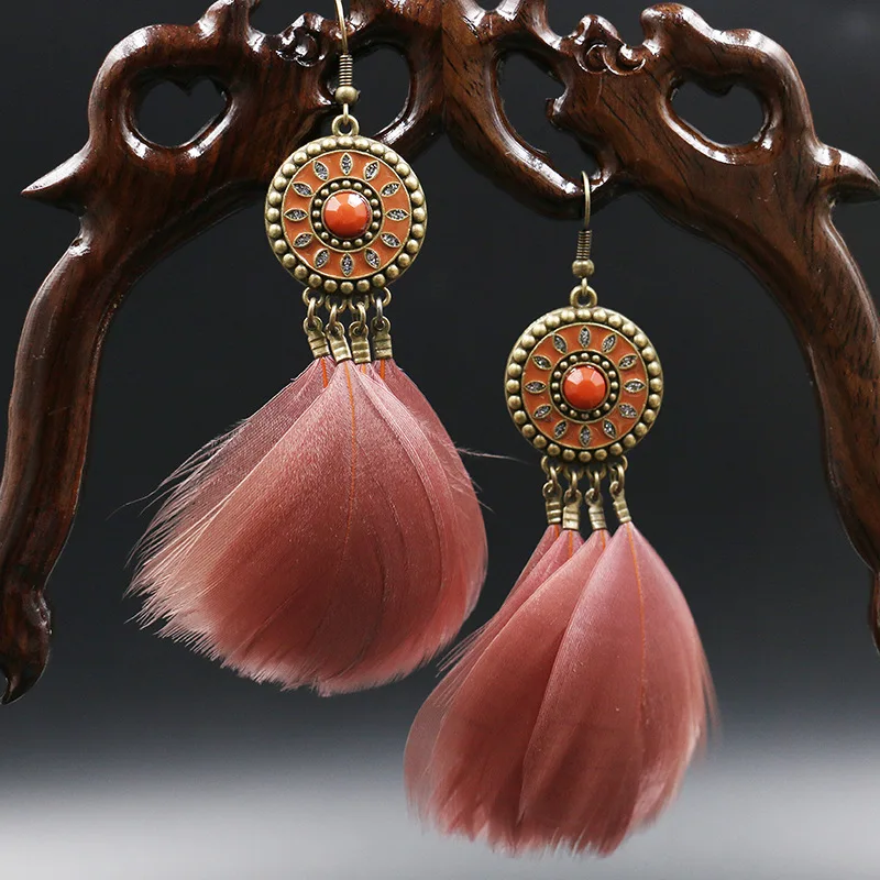 

Fashionable Round Oil Dripping Alloy Earrings Elegant And Fluffy Feathers Fringed European American Jewelry Bohemiavintage Ethni