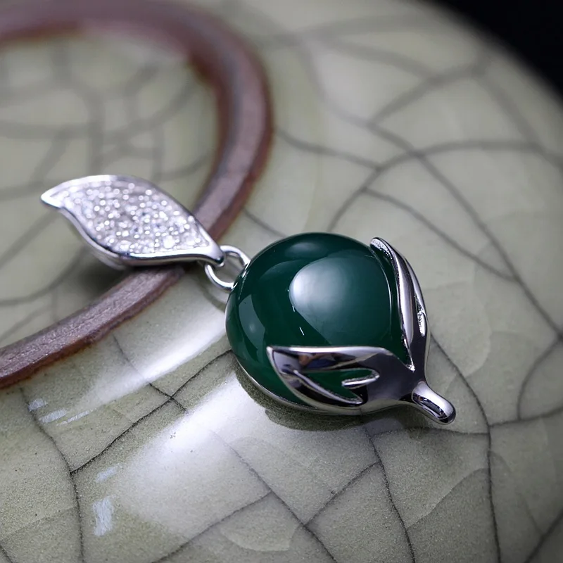 925 silversmith old hand set green chalcedony Pendant in Sterling Silver Pendant, small fox female money 925