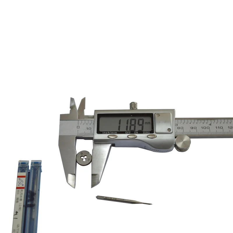 1 قطعة M1 * 0.25 مللي متر الحنفية و 1 قطعة M1 * 0.25 مللي متر يموت M1 القياسية متري آلة تستخدم