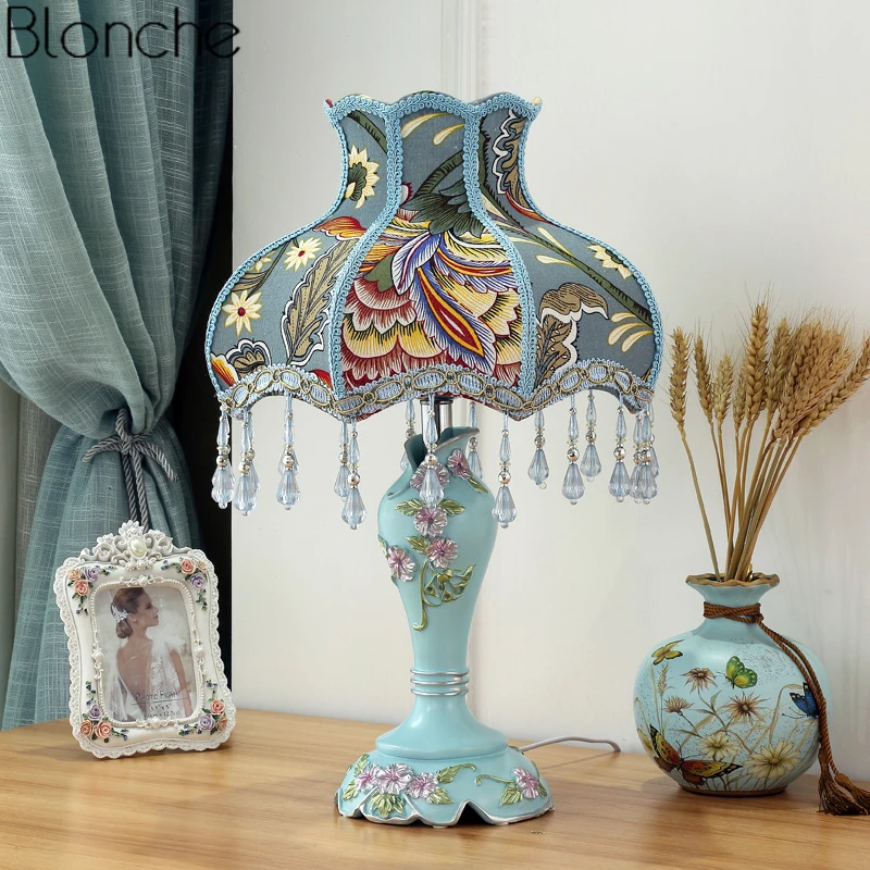 European Led Table Lamp Bedroom Bedside Lamp Stand Desk Light Retro Princess Wedding Room Decoration Dimming Lighting Fixtures