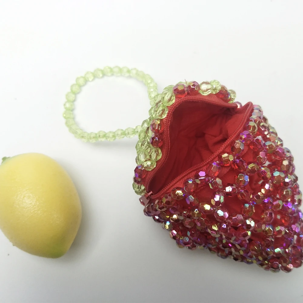 Unique Design Beaded Strawberry Bag Pure Handmade Wallets Strawberry Fruit Shape Bag Zipper Leisure Essential Portable Package