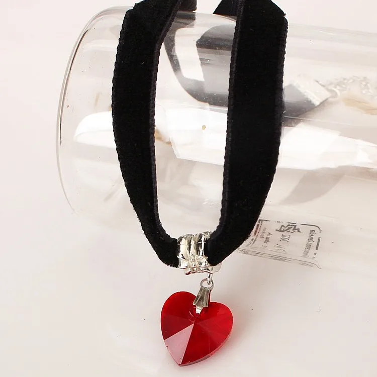 Retro Europe And The United States Top Quality Heart - Shaped Crystal Pendant Lace Black Peach Necklace Jewelry Wholesale 2020