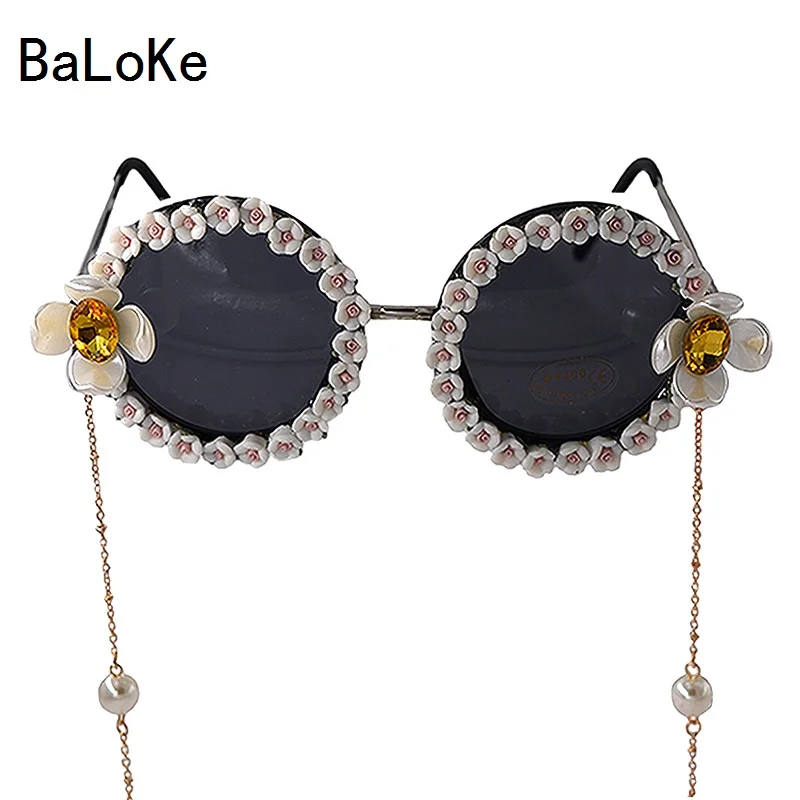 

Baroque Retro Sunglasses Women Beach/Celebrity Shades Steampunk Fashion Baroque Retro Pearl Golden Chain Tassel Sunglasses