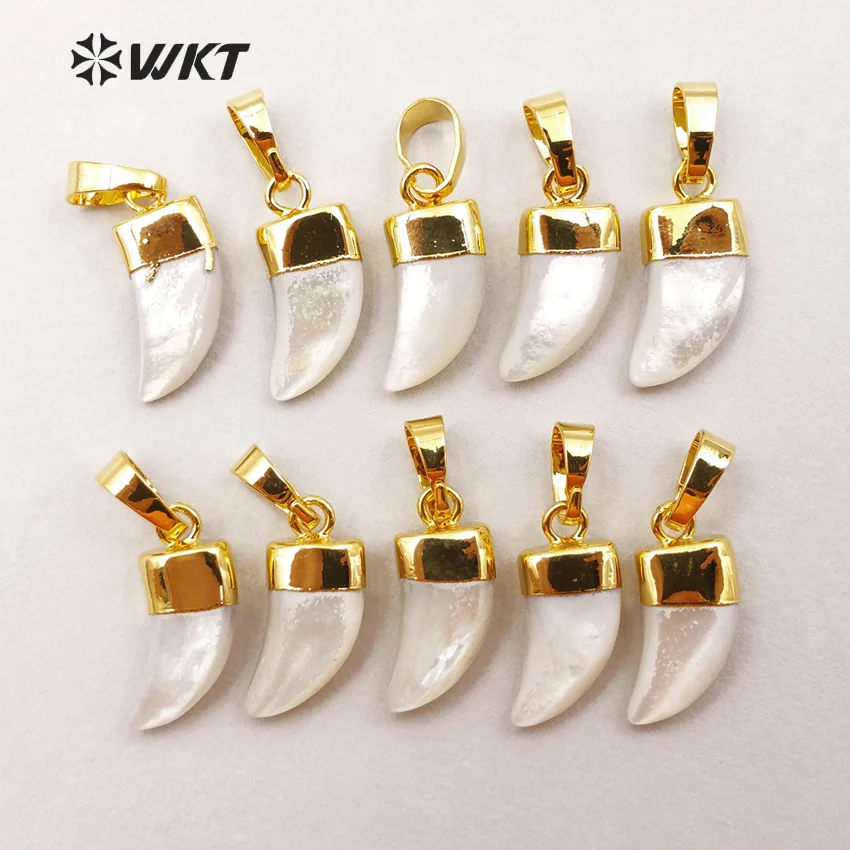 

WT-P1134 Wholesale Custom Fashion Jewelry Natural Tiny Pearl Horn Pendant With Gold Cap Small Pendant For Birthday Gift