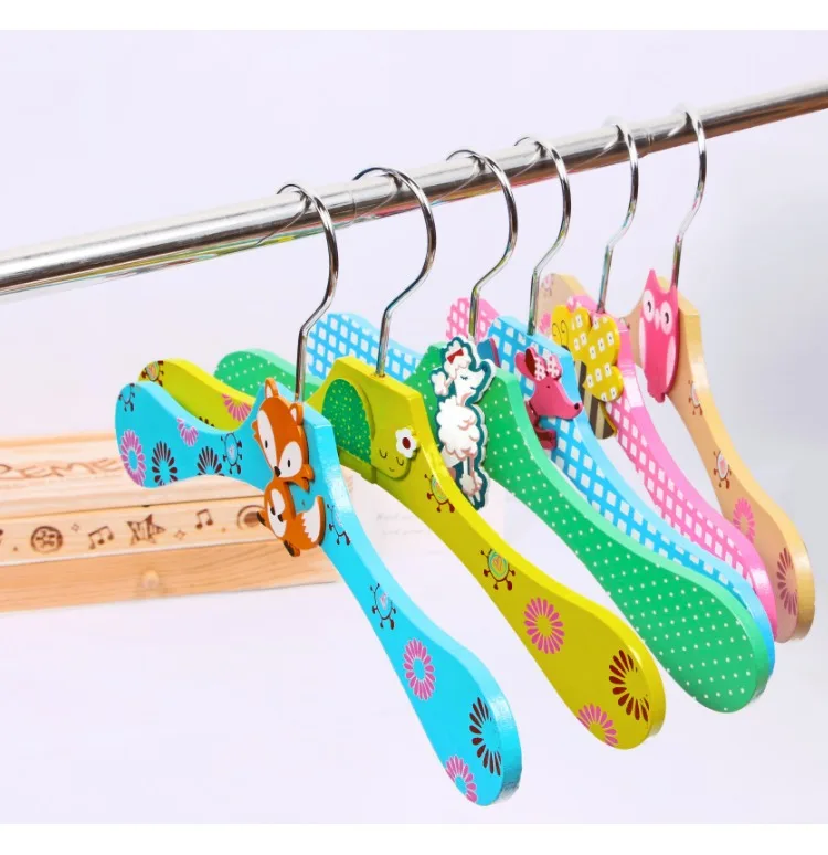 1PC Cartoon Animal Children Hanger Infant Kids Wooden Coat Clothes Hooks Living Room Bathroom Supplies MQ 021