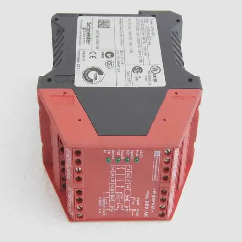 * * Safety relay XPSAK351144