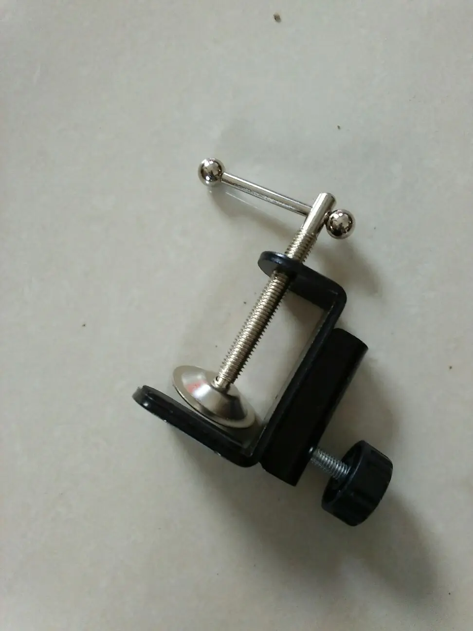 desktop universal cantilever bracket clip