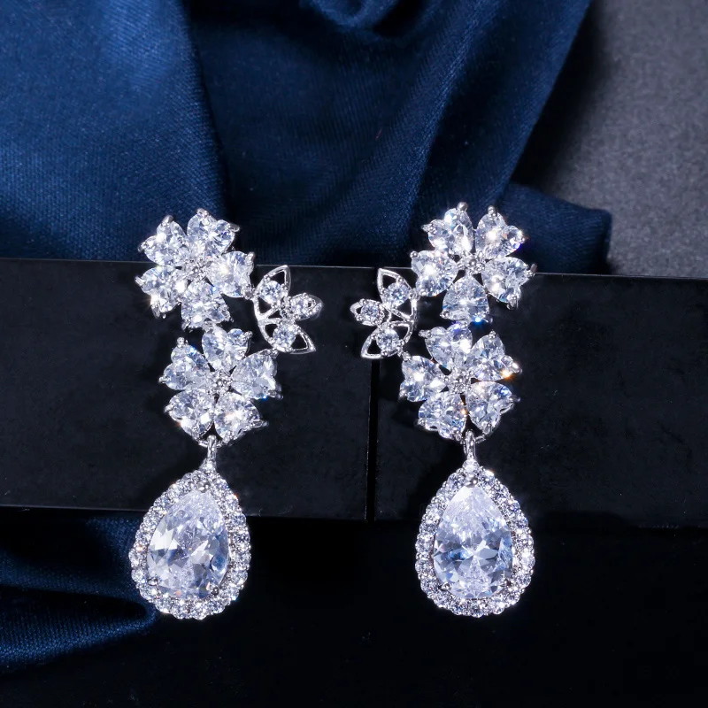 CWWZircons Elegante Blumenform Zirkonia Kristall Clip-Ohrringe für Nicht-Durchstochene Ohrlöcher Brautschmuck Hochzeitsschmuck Großhandel EJ0007 – Detail 6