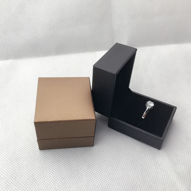High Quality PU Leather Gift Jewelry Ring Earrings Display Box Holder Wedding Engagement Ring Storage Box Presentation Show Case