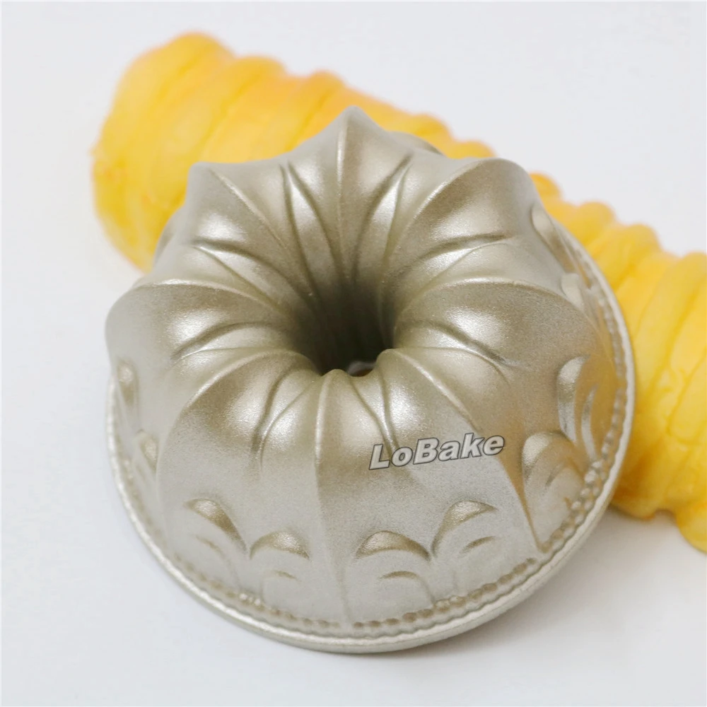 4 inches 10*10*5cm mini round lily shape heavy carbon steel nonstick golden round hollow loaf cake mold tin for bakery tools