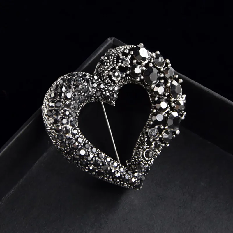 Retro Style Elegant Black Color Alloy Crystal Rhinestone Lovely Heart Brooch Business Suit Pin For Women And Men