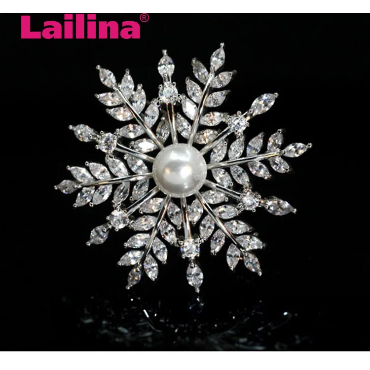 Women Jewelry New Fashion Vintage Fashion Brooch Pin Crystal  Winter Snow Theme Christmas Snowflake Brooches