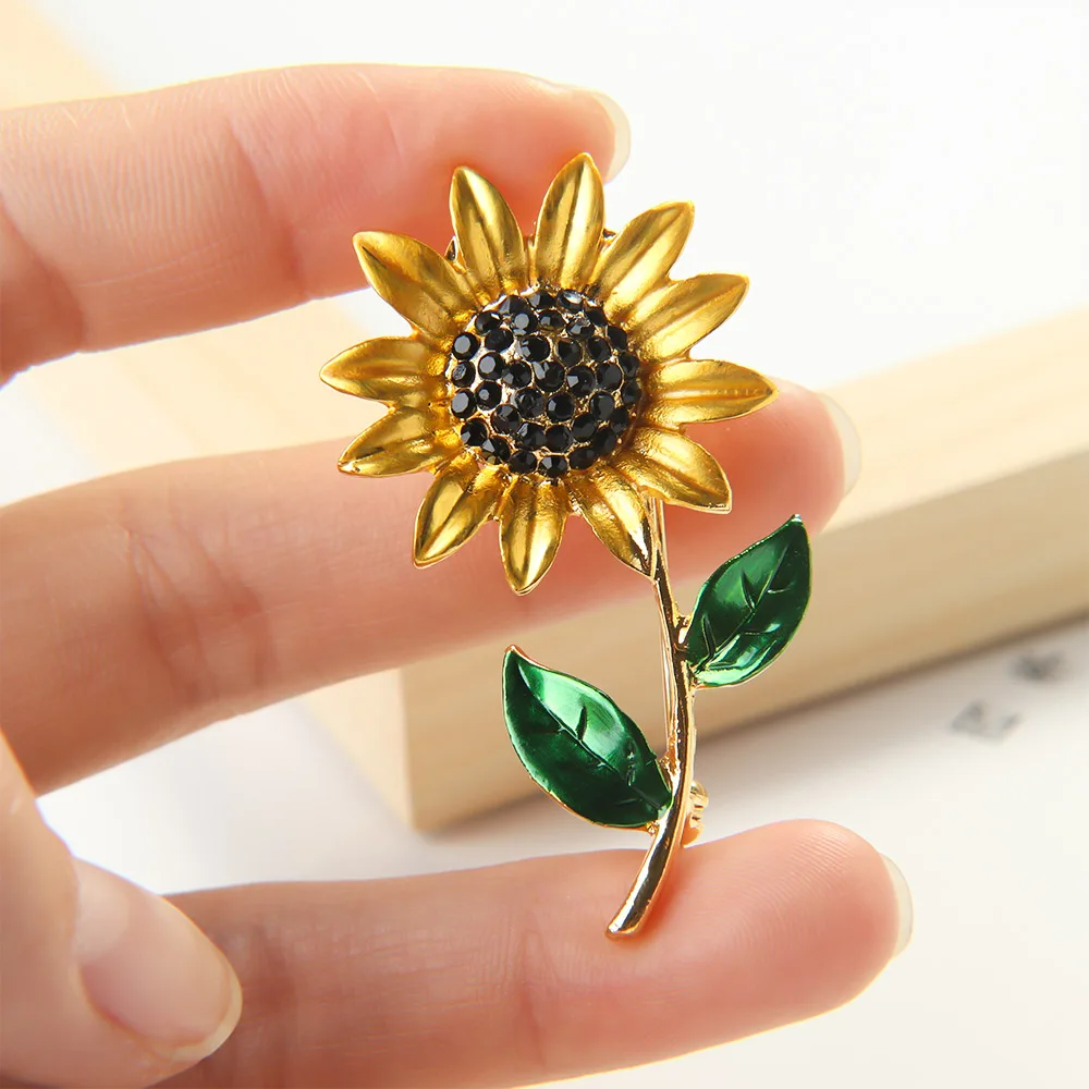 1Pcs Sunflower Enamel Brooch Delicate Yellow Purple Elegant Women Girls Rhinestone Lapel Pin Clothes Accessories Gift Jewelry