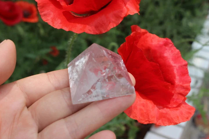 

high quality 100% natural clear quartz crystal pyramid healing as gift