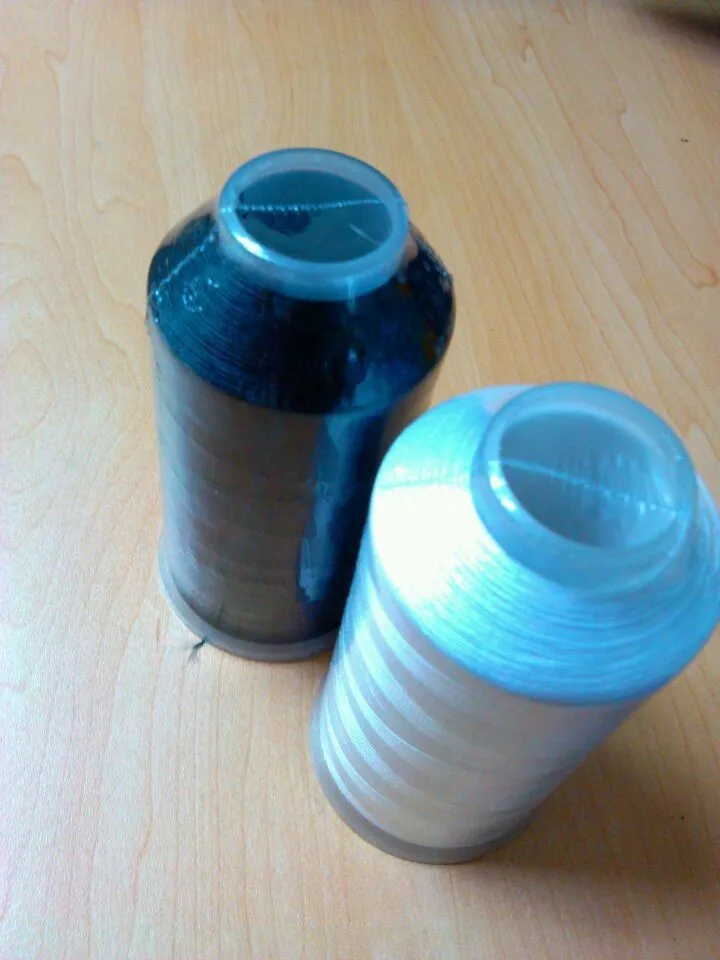 Popular Colored Bobbins Plastic Size L 4 Tubes + 2 Cones Polyester Bottom Thread 5000M/cone With Free Shipping