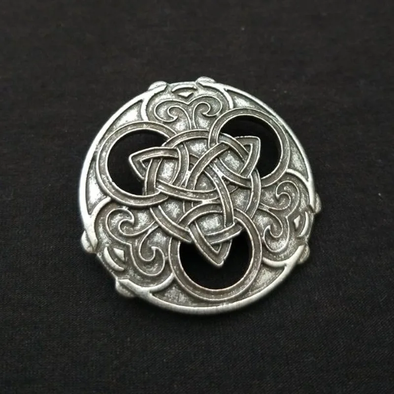 Viking Brooch For Women Medieval Rune Vegvisir Trinity Knots Irish Pin Brooch Wicca Witchcraft Men Clothes Decoration