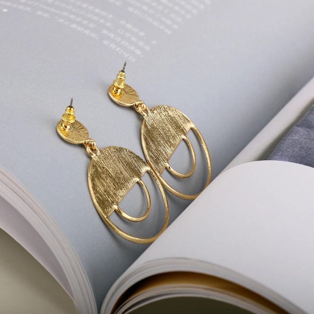 Banny Pink Worn Gold Color Round Pendant Studs Earrings For Women Over Sized Hammered Geo Post Earrings Fashion Party Jewelry image 4