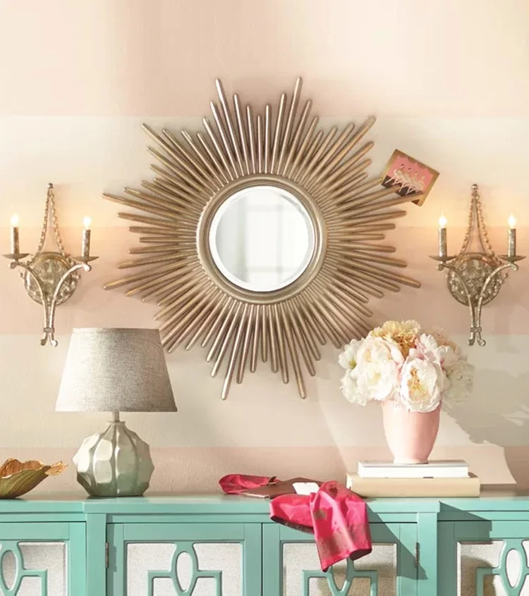 Wall Sunburst Mirror / Manufactured Wood Frame in Golden