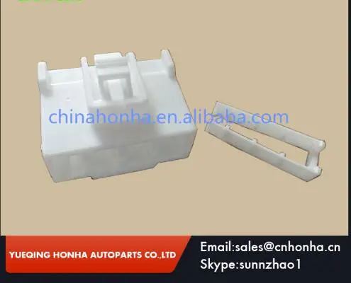 

4 Pin Female White clolor Automotive housing connector plug 7283-3040