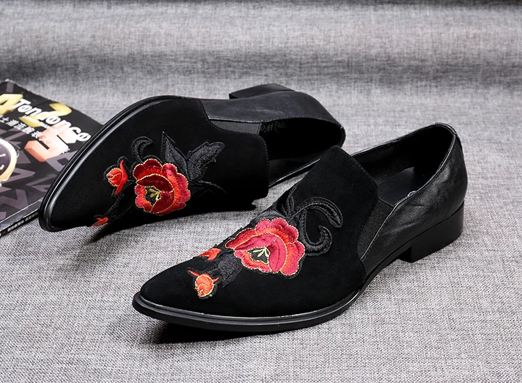 Italian loafers for men velvet slippers flowers embroidery designer men leather shoes formal shoes mens pointed toe dress shoes