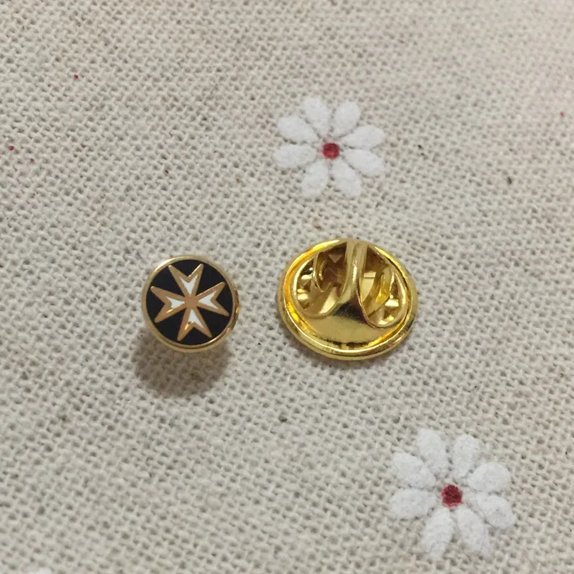 2pcs Freemasonry Shield Pins Badge Black Maltese Cross Crusader Order Knight Masonic Lapel Brooch Templar Seal Solomon the Lodge