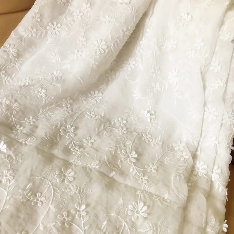Weißer Baumwollstoff mit dreidimensionaler Applikation Kleiderstoff Spitzenstoff RS712 – Detail 4