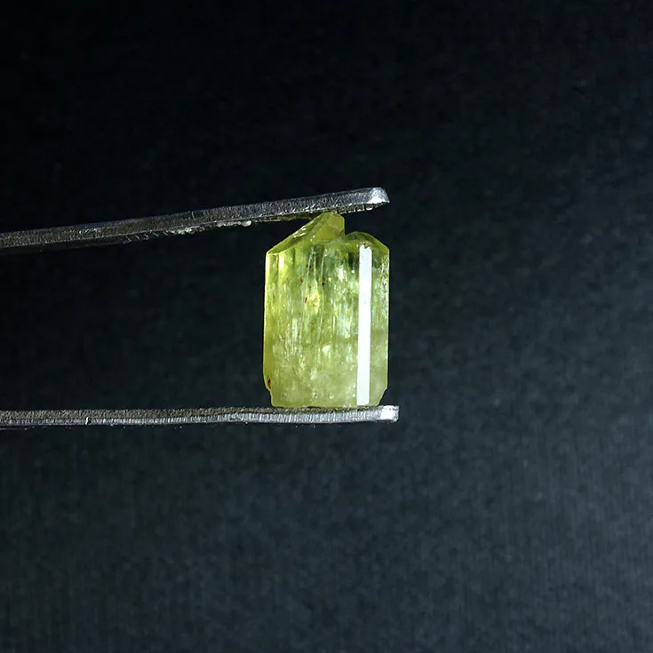 LuoShi apatite crystal rare natural yellow color bright head complete penetration of good original stone cabochon pendant 5