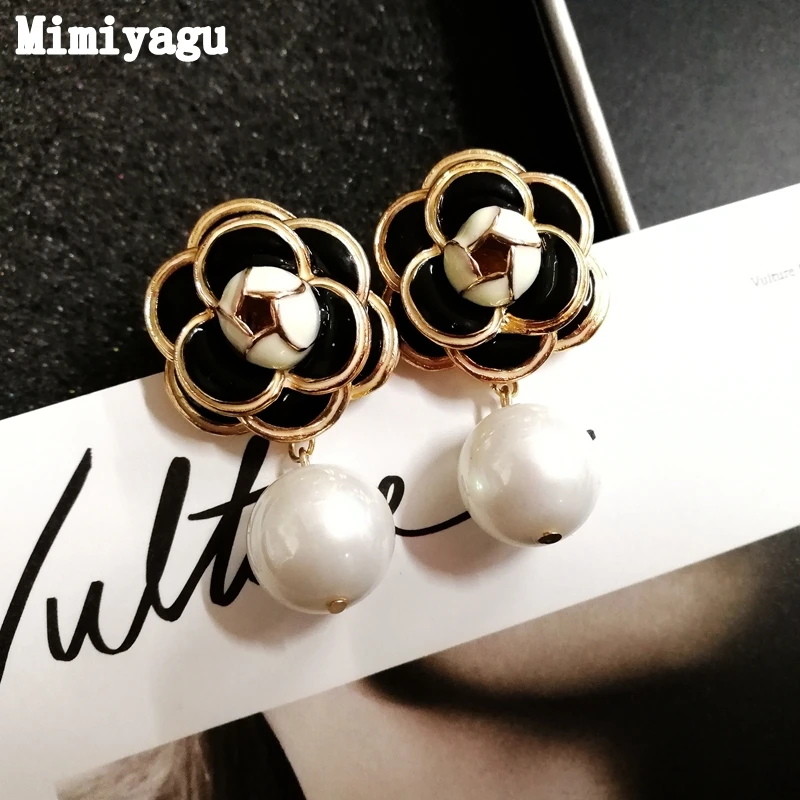 Famous Design Golden Camellia Flower  Pearl   Stud Earring For Women Trendy Jewelry