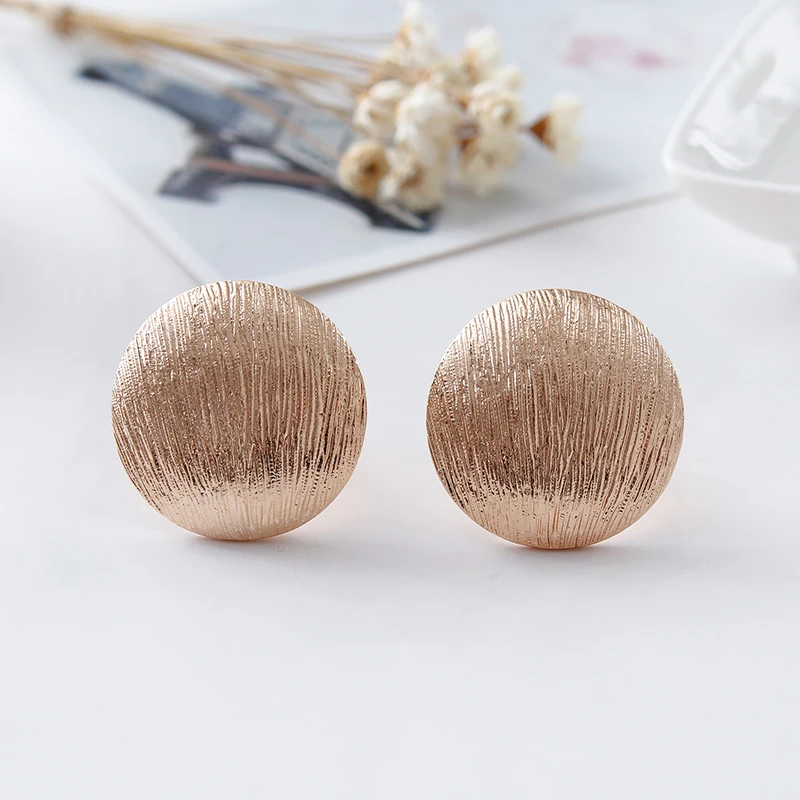 Golden fashion round beauty gift ear clip wire drawing effect earrings wholesale jewelry