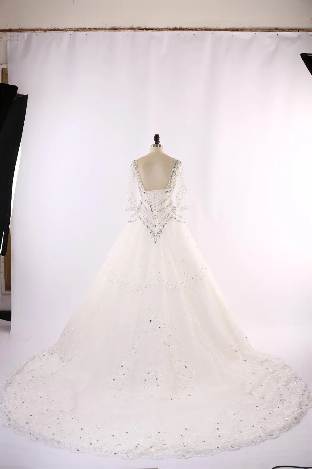 2024 wedding dress Princess vestido de noiva Decoration Crystal Embroidery Backless Royal tailing Zipper wedding dress H89