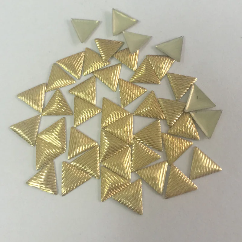 50pcs 10mm Gold Metal Cutting Triangles Shaped Studs Iron-on hotfix Metalic With Glue Rhinestuds Heat Transfer For Garment Use