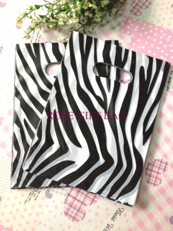 Wholesale 500pcs/lot Black Zebra Printed Plastic Bag 15x20cm Boutique Gifts Jewelry Packaging Bags Plastic Gift Bags With Handle