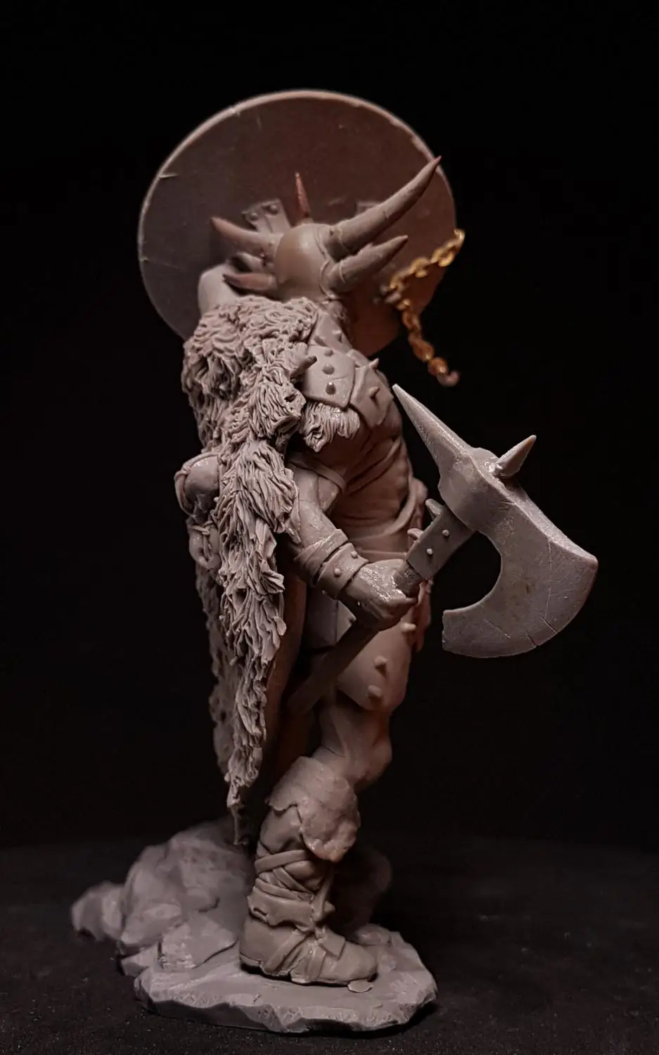 1/24 75MM ancient Orc stand with shield 75mm    Resin figure Model kits Miniature gk Unassembly Unpainted