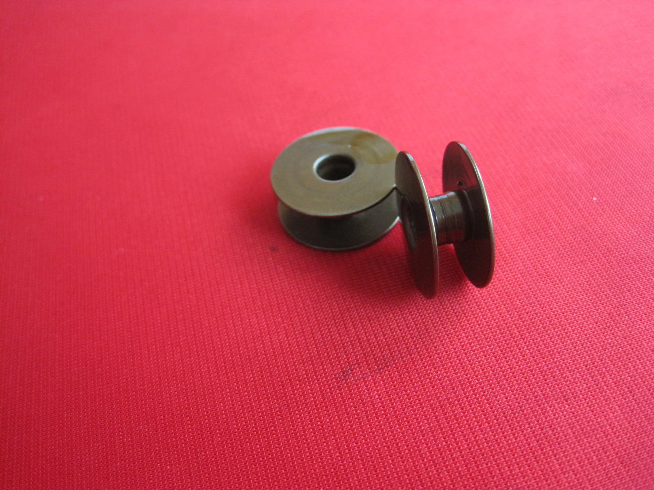 Sewing machine accessories flat copper nonporous bobbin bobbin imported from Taiwan 40264 (2HG) DDL9000