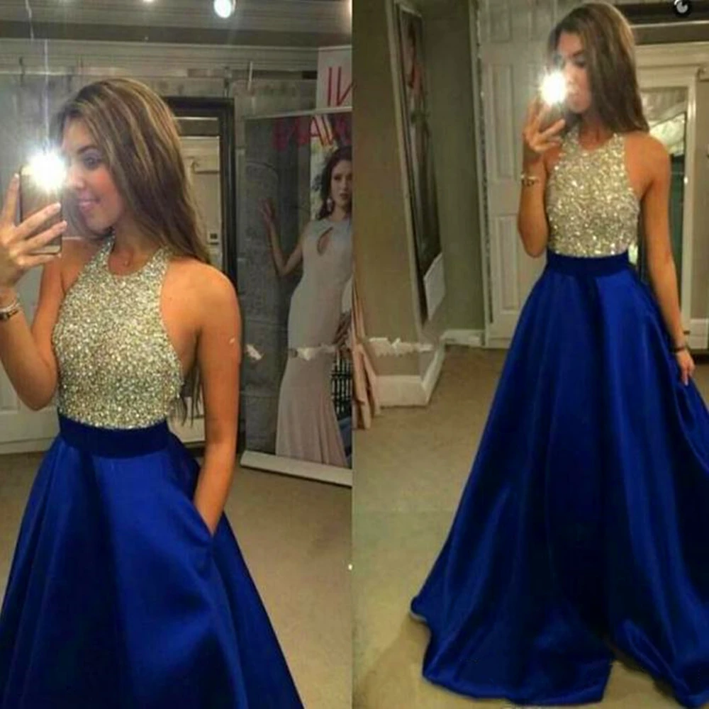 Gaun Prom Satin Biru Royal 2021 untuk Wanita dengan Saku Bermanik Halter Panjang Selantai Ritsleting Gaun Pesta Malam Formal