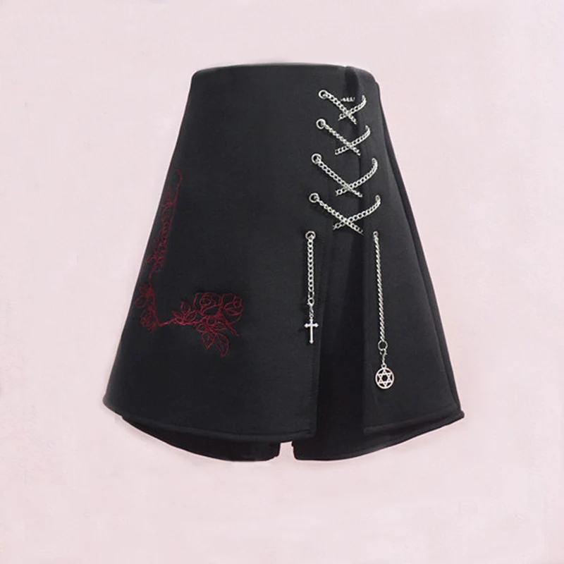 Female Darkness Girl Shorts Skirts Gothic Punk Lolita Retro Vintage Women\'s Rose Embroidery Chain Bandage Criss-Cross Bottoms