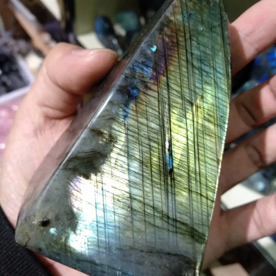 

900g FREE STANDING BEAUTIFUL LABRADORITE STONE