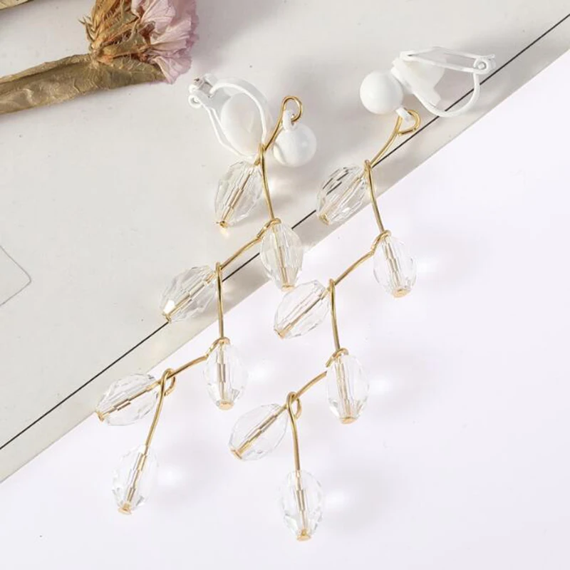 Red and White Color Crystal Spray Paint Clip on Earrings No Pierced Fashion Women Party Needn\'t Ear Hole Earrings New Arrival