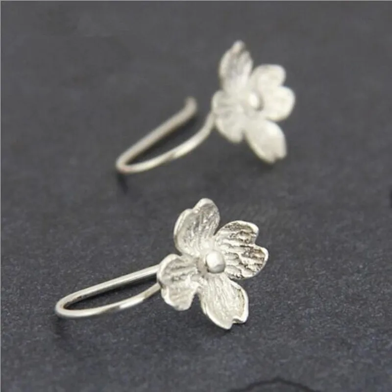 Korean Version Of The Fashion New 925 Sterling Silver Jewelry Exquisite  Classic Four Floral Fortune Earrings  E056