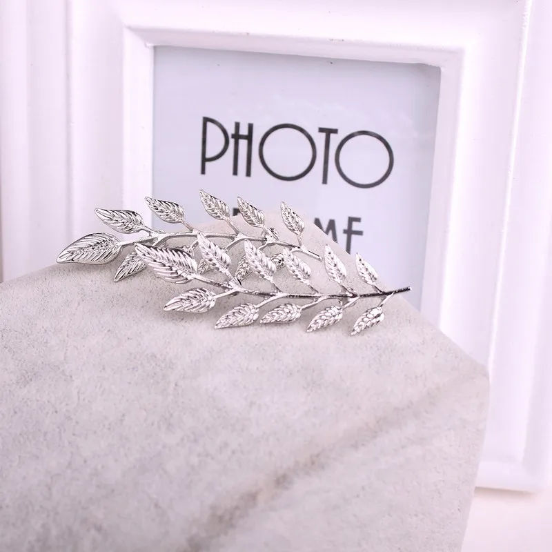 European And American Style Retro Golden Leaves Suit Collar Shirt Collar Pin Buckle Collar Clip Brooch Unisex Rhinestone Brooch