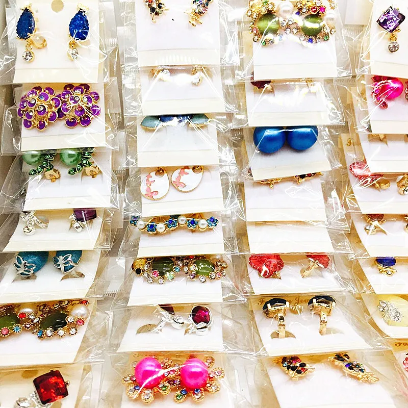 Wholesale 60 Pairs Assorted Women\'s Fashion Jewelry Beautiful Rhinestone Earring Stud Earrings Mix Styles